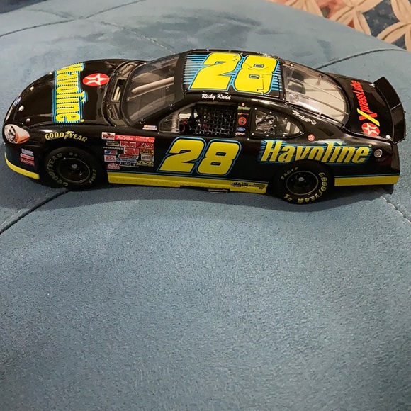 Nescar Ricky Rudd diecast car
